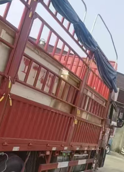 發(fā)往韓國首爾總代又增添3臺雙臂至尊黃